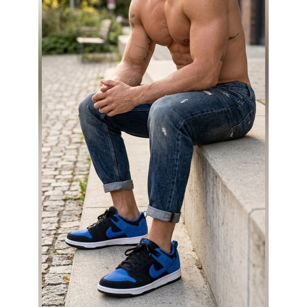 Nike Mens Black and Blue Low-Top Sneakers